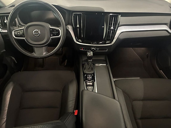 Volvo V60 Cross Country 5 of 13