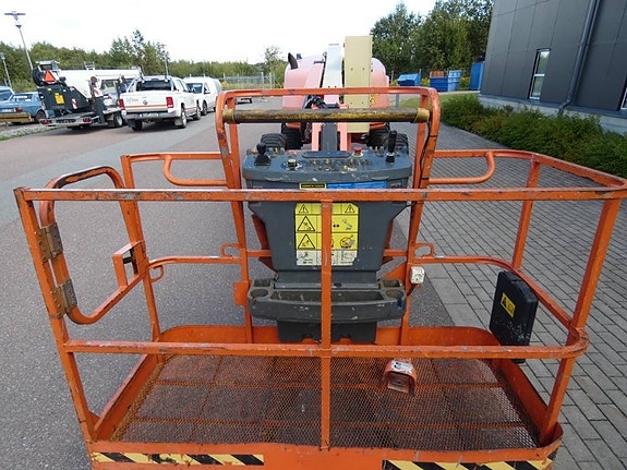 JLG 520 AJ 3 of 13