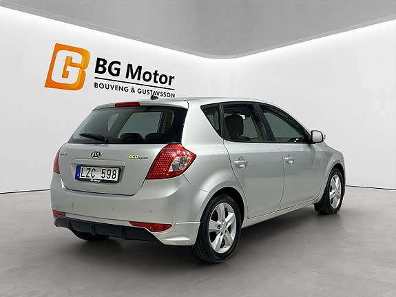 Kia Ceed 4 of 17