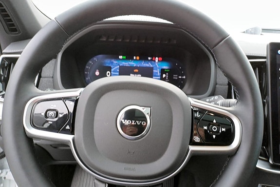 Volvo XC90 7 of 9