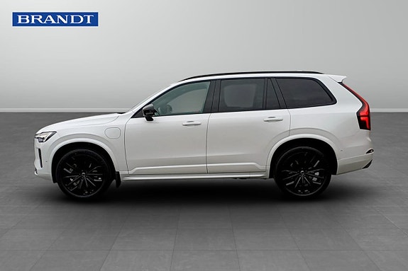 Volvo XC90 3 of 9