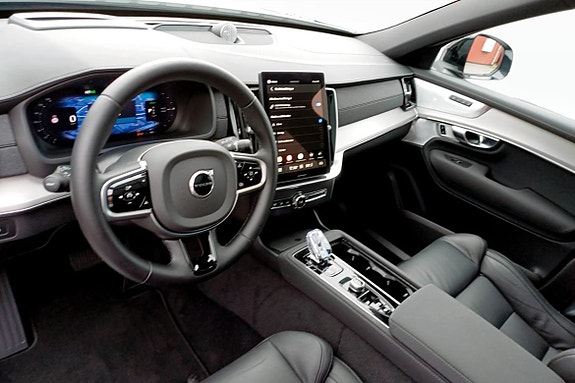 Volvo XC90 5 of 9
