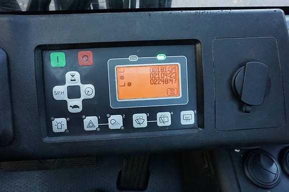 Toyota 8FBMT30 8 of 11