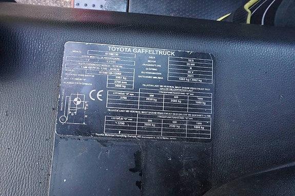 Toyota 8FBMT30 4 of 11