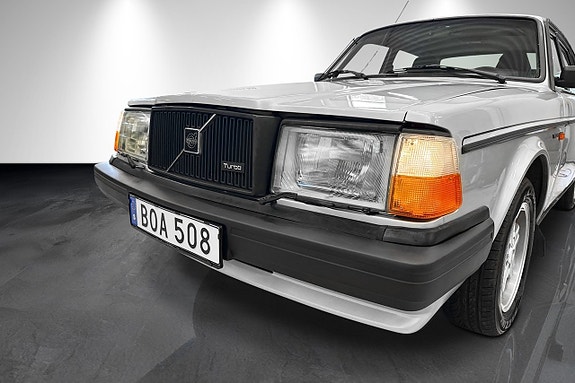Volvo 244 7 of 26