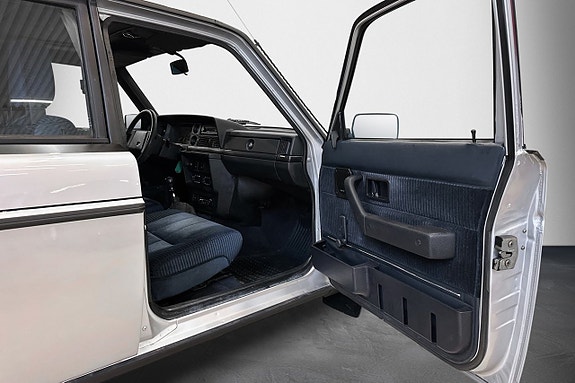 Volvo 244 15 of 26