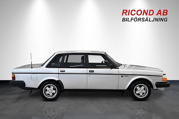 Volvo 244 2 of 26