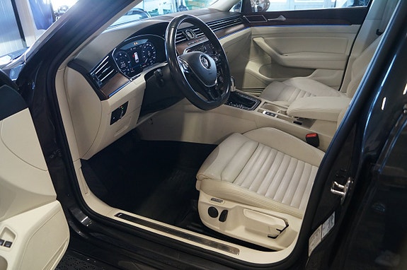 Volkswagen Passat 5 of 12