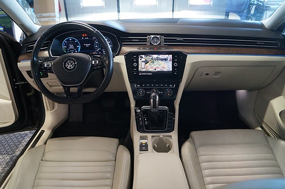 Volkswagen Passat 9 of 12