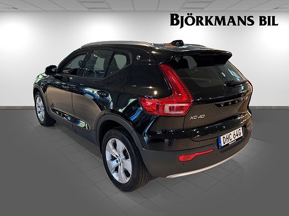 Volvo XC40 6 of 14