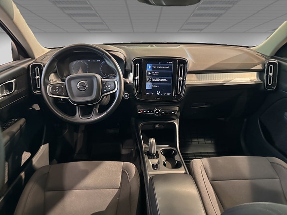 Volvo XC40 7 of 14