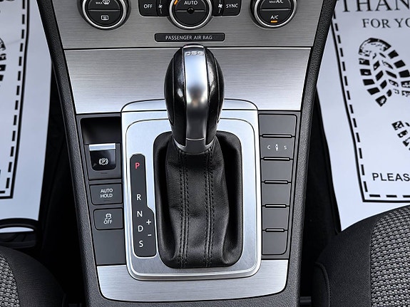 Volkswagen Passat 21 of 25