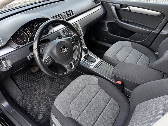 Volkswagen Passat 9 of 25