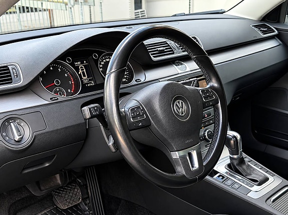 Volkswagen Passat 10 of 25