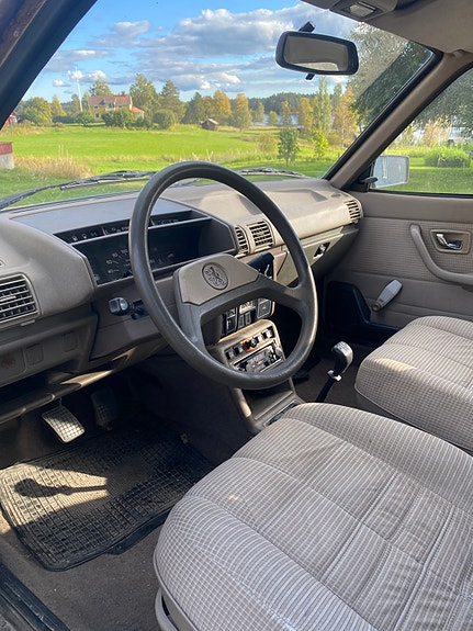 Peugeot 305 4 of 6