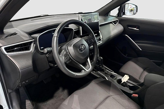 Toyota Corolla Cross 8 of 12