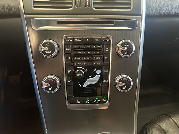 Volvo XC60 13 of 19