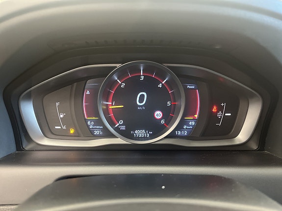 Volvo XC60 10 of 19