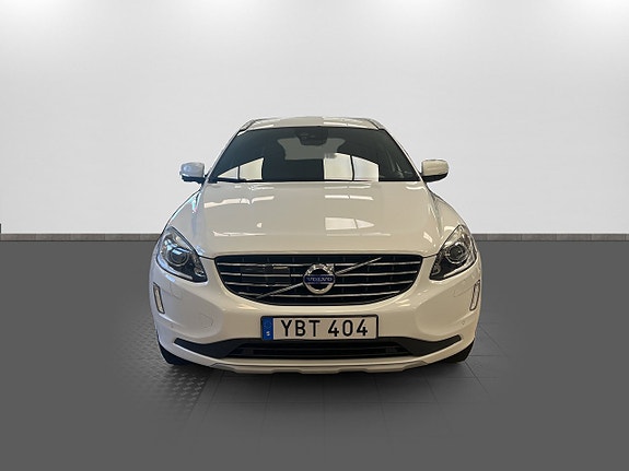 Volvo XC60 2 of 19