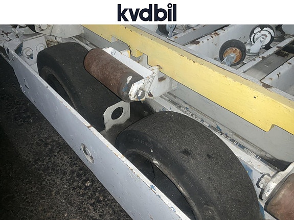 FMC MDL-40 Main deck loader (-79) 23 of 27