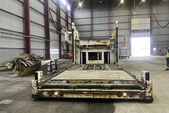 FMC MDL-40 Main-Deck-Loader 5 of 27