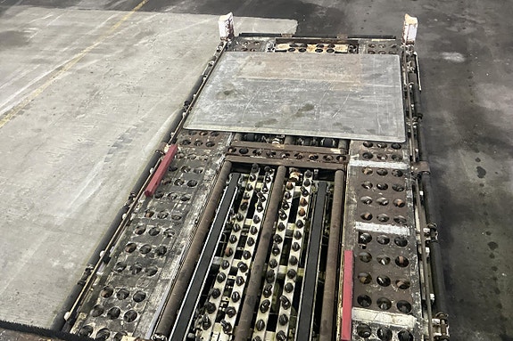 FMC MDL-40 Main-Deck-Loader 26 of 27