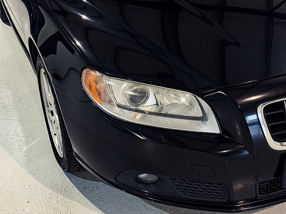Volvo V70 3 of 21