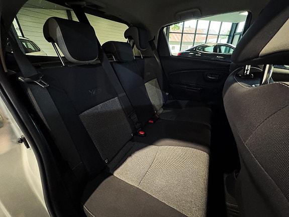 Toyota Yaris 13 of 20