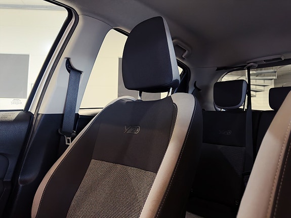Toyota Yaris 15 of 20