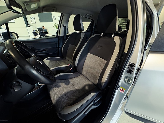 Toyota Yaris 11 of 20