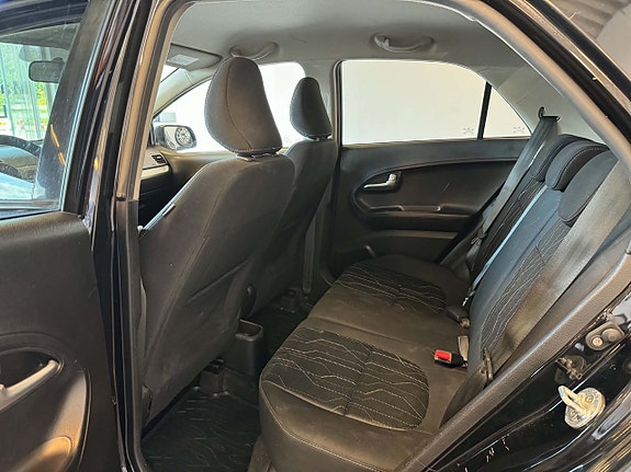 Kia Picanto 14 of 20