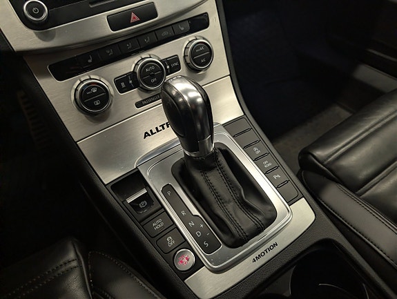 Volkswagen Passat Alltrack 19 of 29