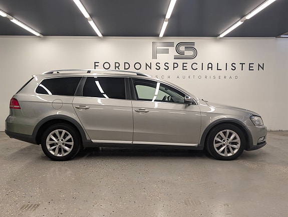 Volkswagen Passat Alltrack 2 of 29