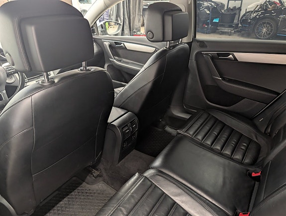 Volkswagen Passat Alltrack 11 of 29