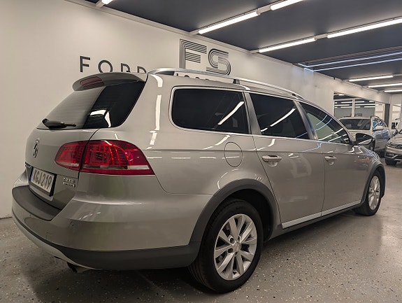 Volkswagen Passat Alltrack 3 of 29