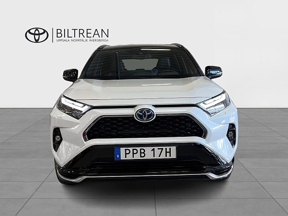 Toyota RAV4 2 of 18