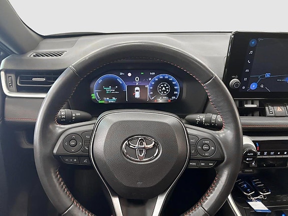 Toyota RAV4 9 of 18