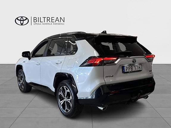 Toyota RAV4 4 of 18