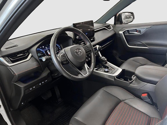 Toyota RAV4 10 of 18