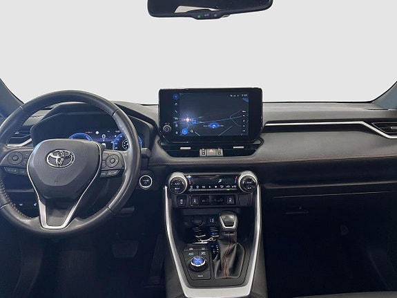 Toyota RAV4 8 of 18