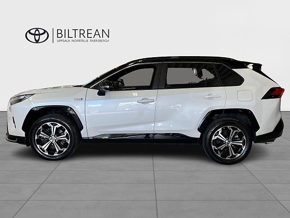 Toyota RAV4 3 of 18