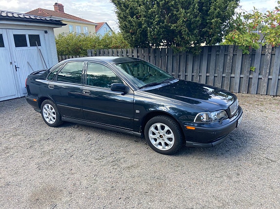 Volvo S40 2 of 13