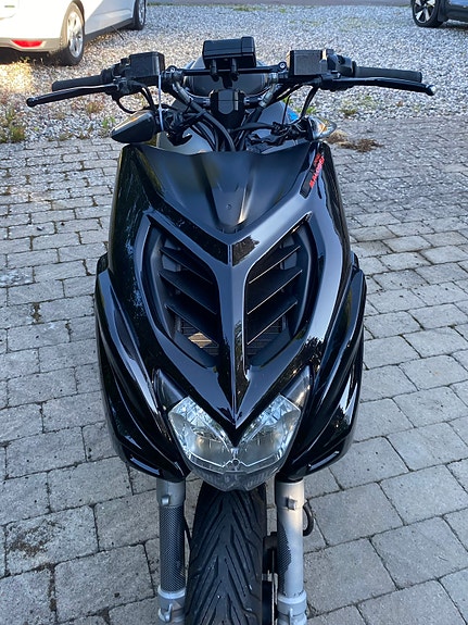 Yamaha Aerox 4 of 6
