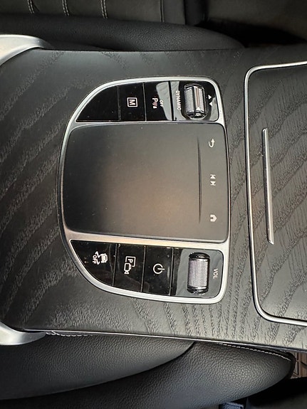 Mercedes-Benz GLC300 de 27 of 29