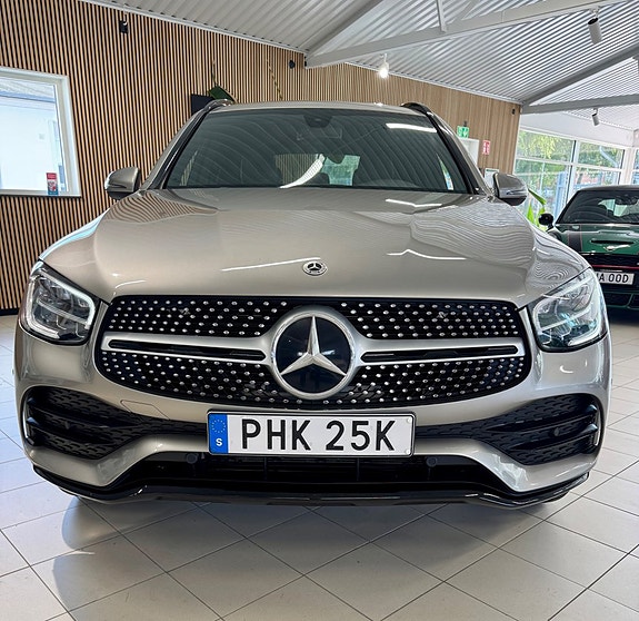 Mercedes-Benz GLC300 de 24 of 29