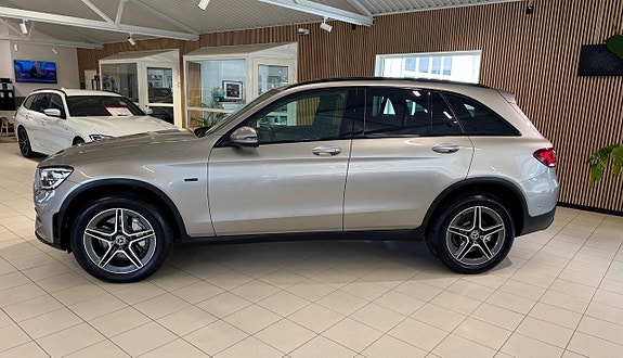 Mercedes-Benz GLC300 de 16 of 29