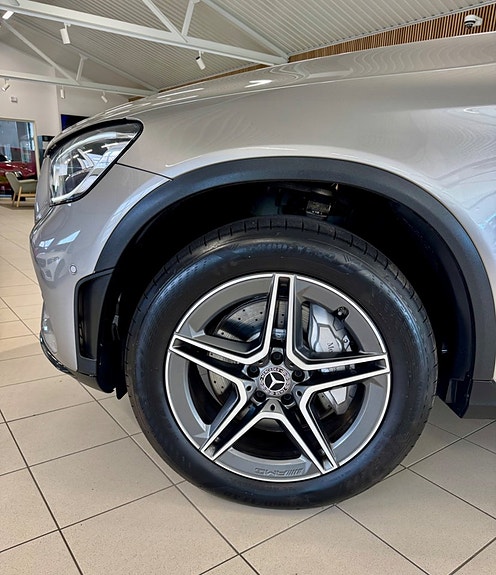 Mercedes-Benz GLC300 de 3 of 29