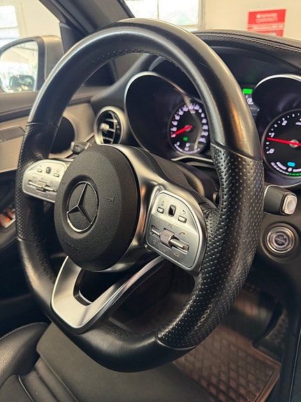 Mercedes-Benz GLC300 de 28 of 29