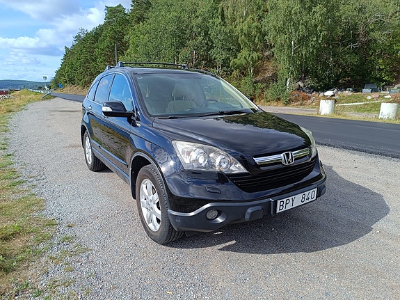Honda CR-V 2 of 8