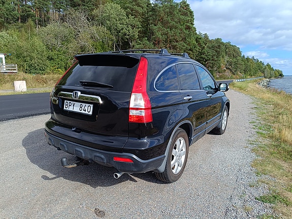 Honda CR-V 3 of 8